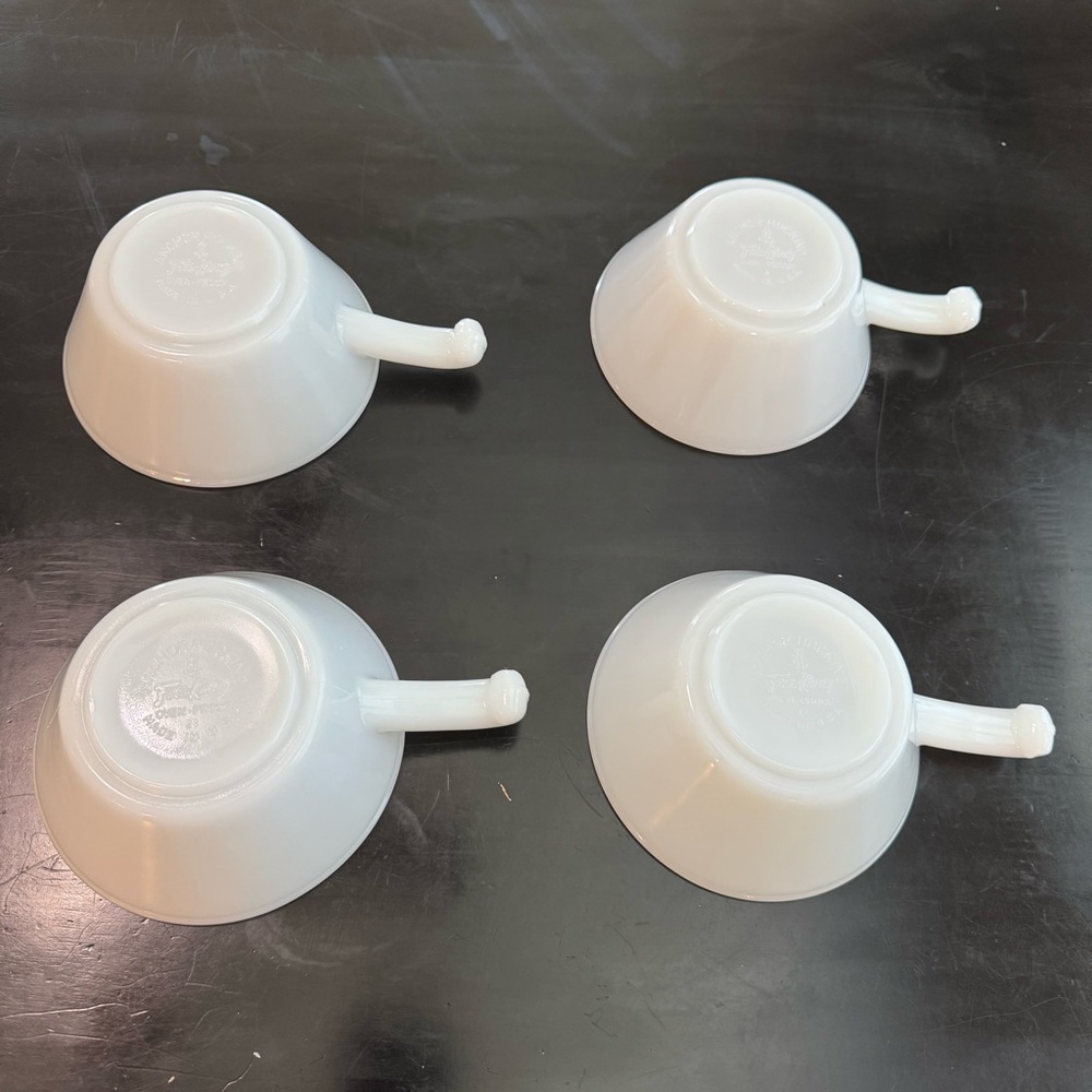 Set of 4 Vintage Anchor Hocking Fire King Milk Glass White Bowls With Handles - Picture 3 of 12
